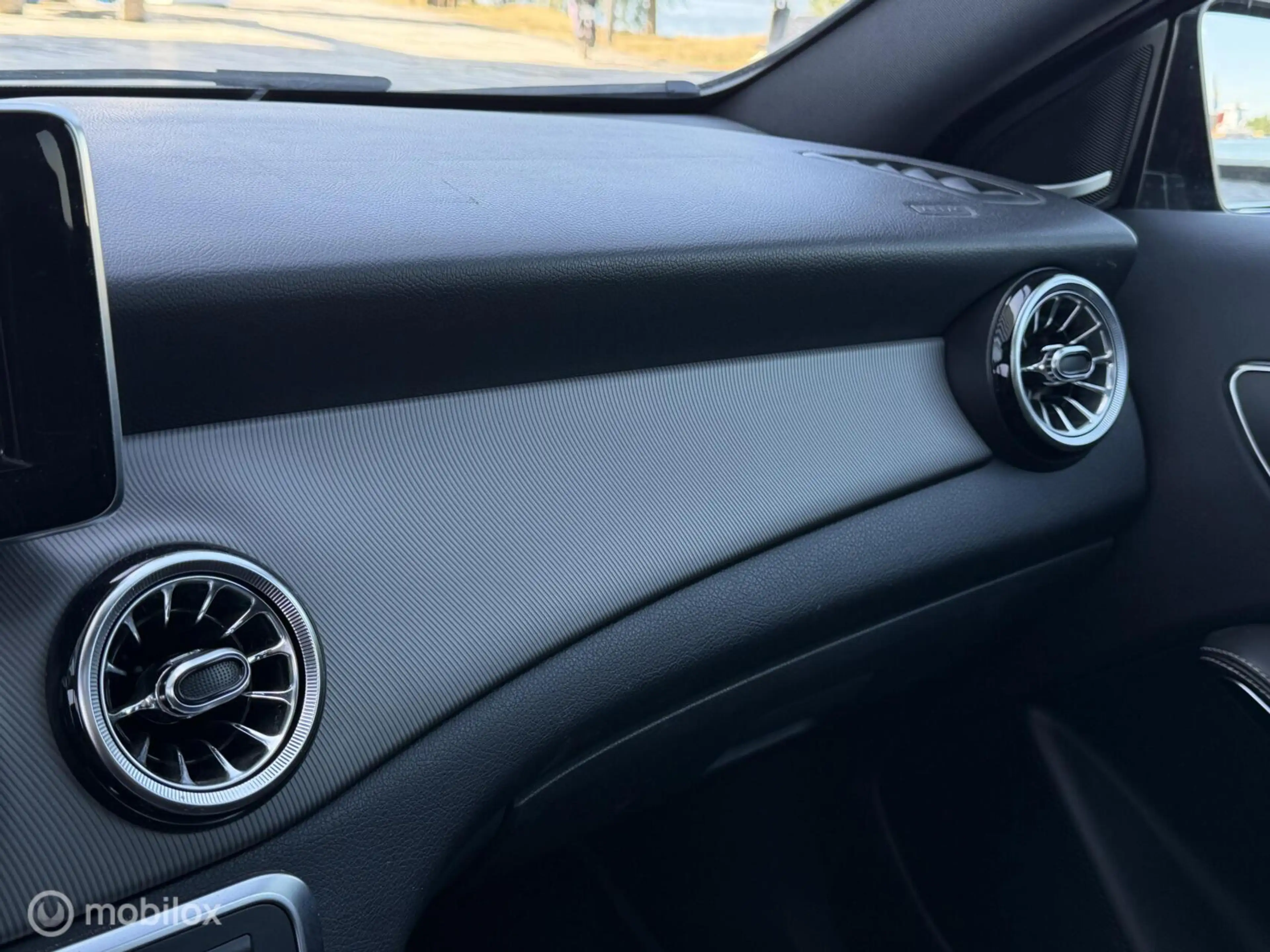 Mercedes-Benz GLA 200 |Pano |Harman & kardon |Blind spot — photo 30