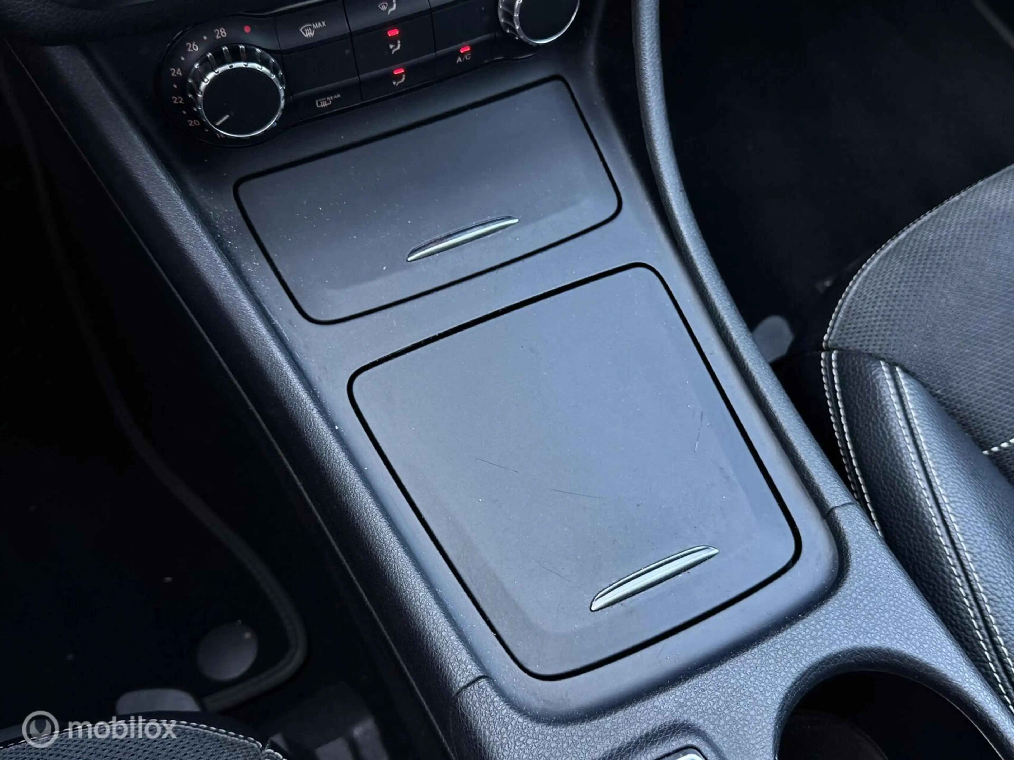 Mercedes-Benz GLA 200 |Pano |Harman & kardon |Blind spot — photo 27