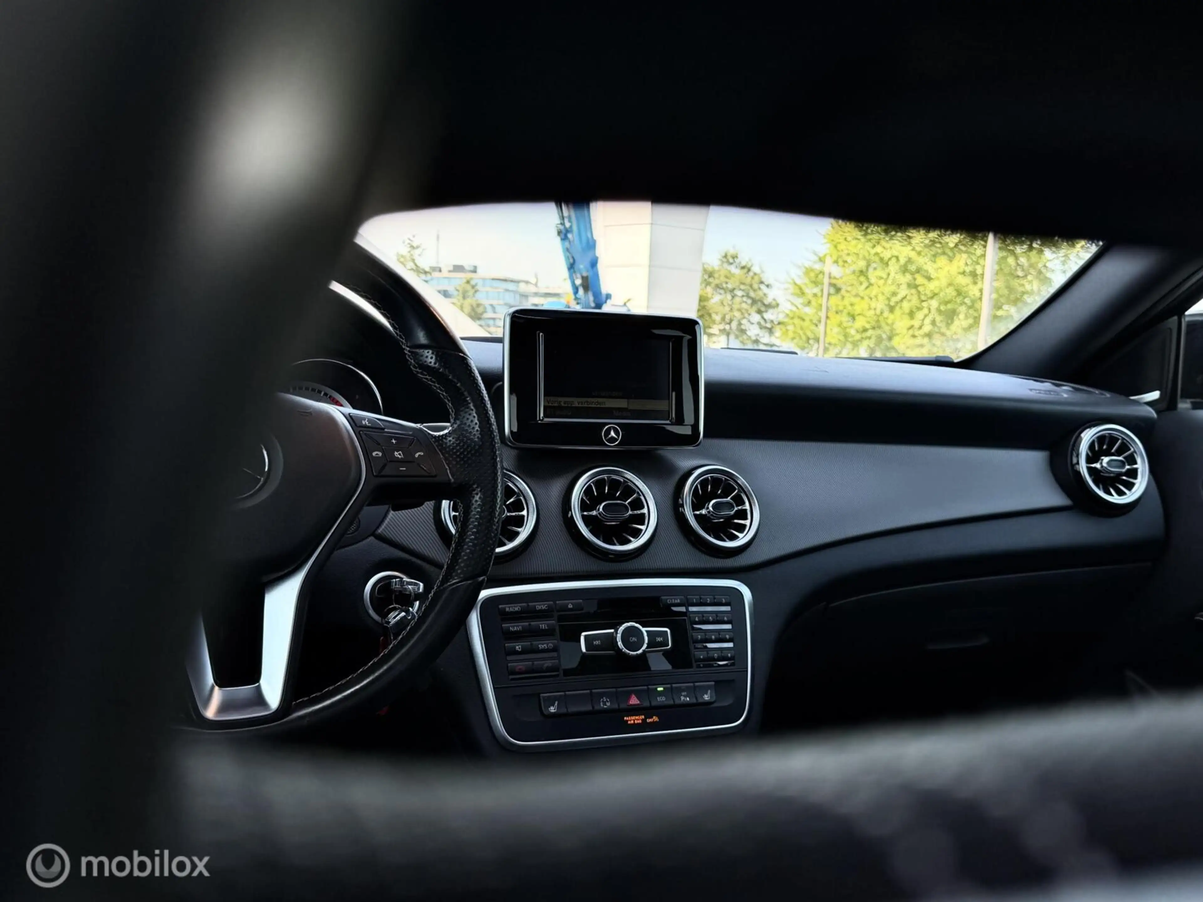 Mercedes-Benz GLA 200 |Pano |Harman & kardon |Blind spot — photo 17