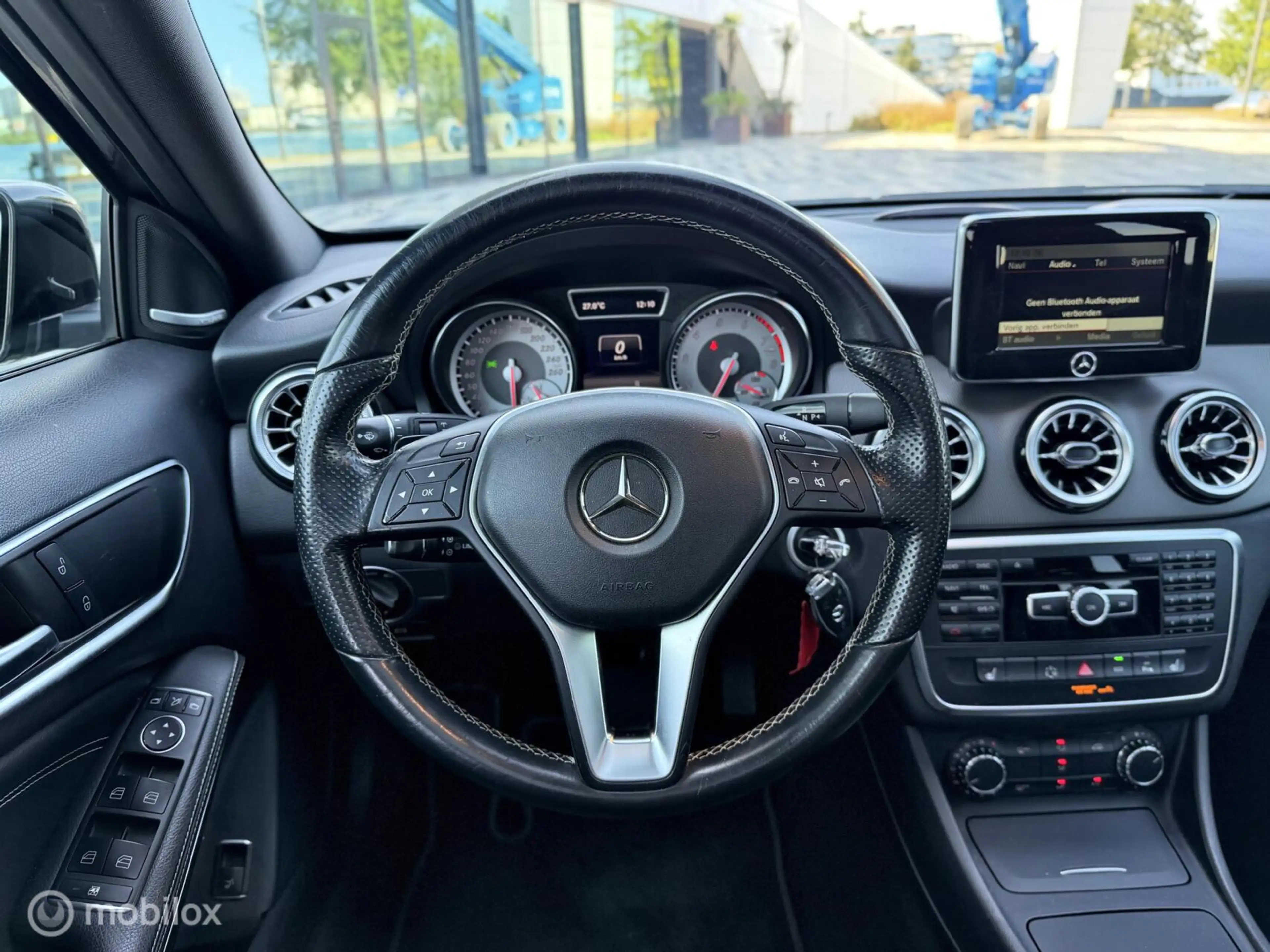 Mercedes-Benz GLA 200 |Pano |Harman & kardon |Blind spot — photo 18