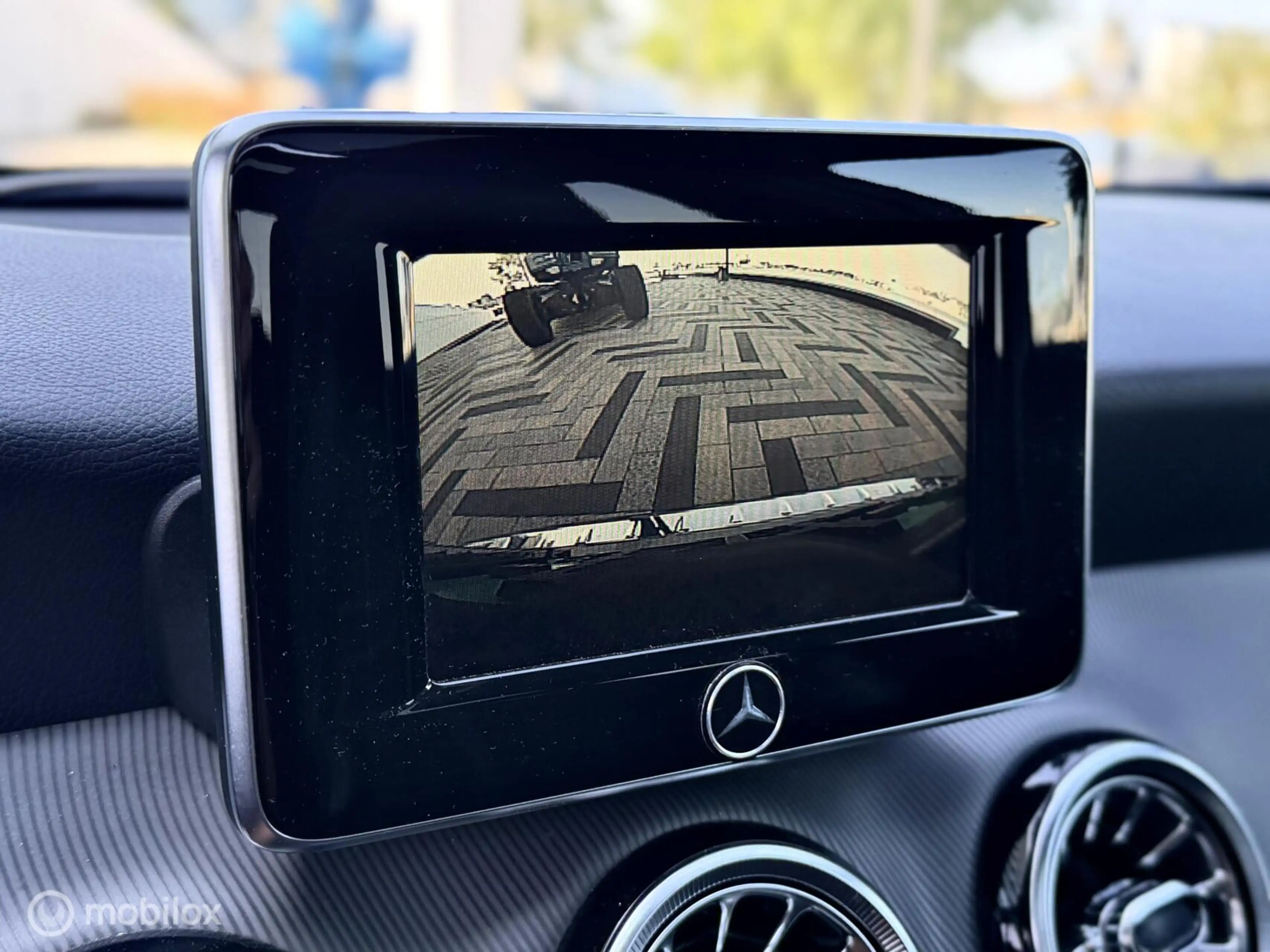 Mercedes-Benz GLA 200 |Pano |Harman & kardon |Blind spot — photo 32