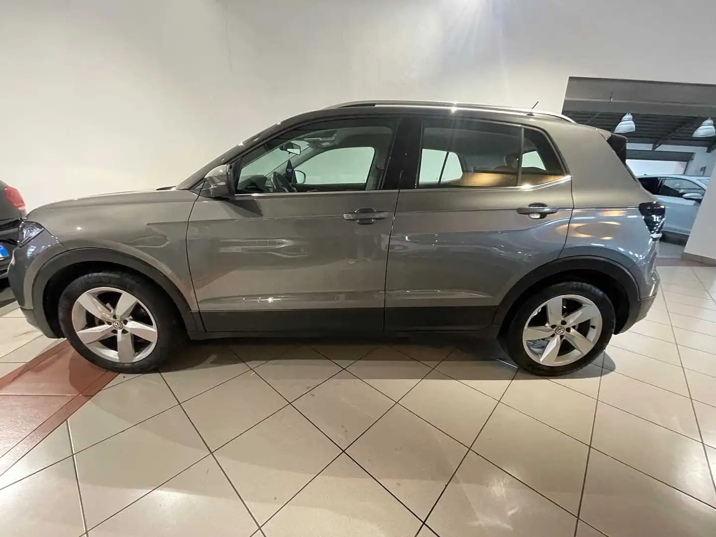 Volkswagen T-Cross 1.0 TSI 115 CV DSG Advanced BMT Gris - 2
