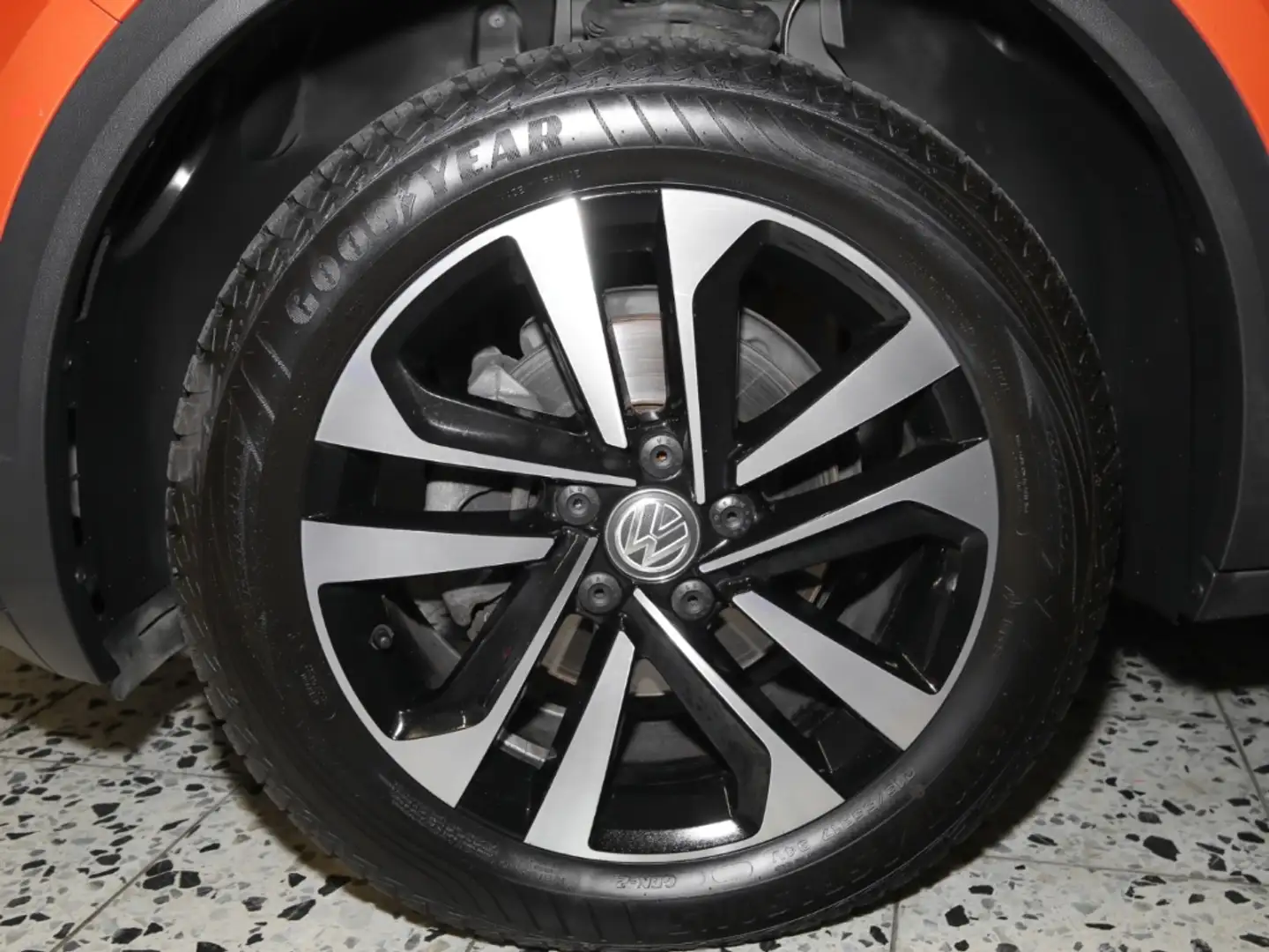 Volkswagen T-Roc 1.6 TDI IQ.DRIVE Panodach LED Standheiz. digCockpi Orange - 2