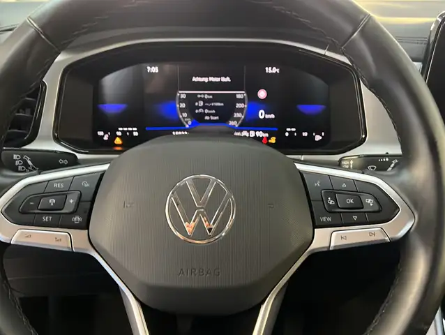 Volkswagen T-Roc view 8