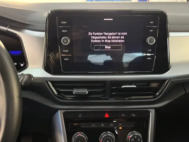 Volkswagen T-Roc view 11