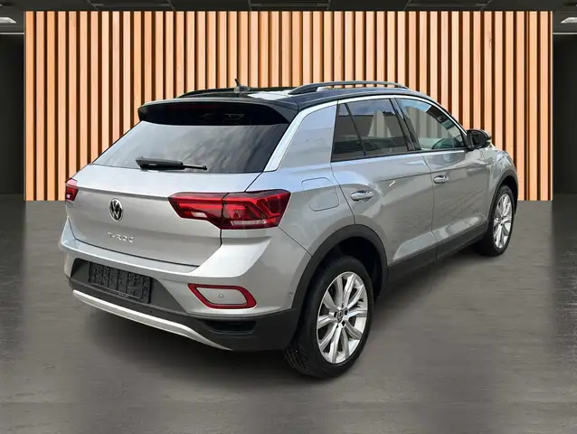 Volkswagen T-Roc view 4
