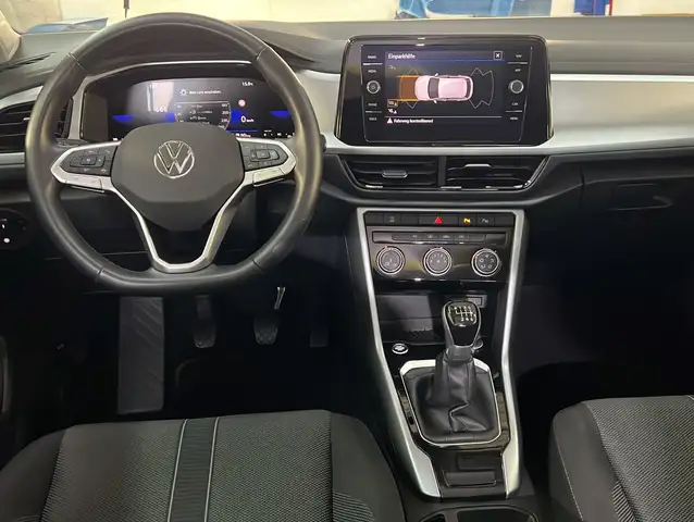 Volkswagen T-Roc view 3