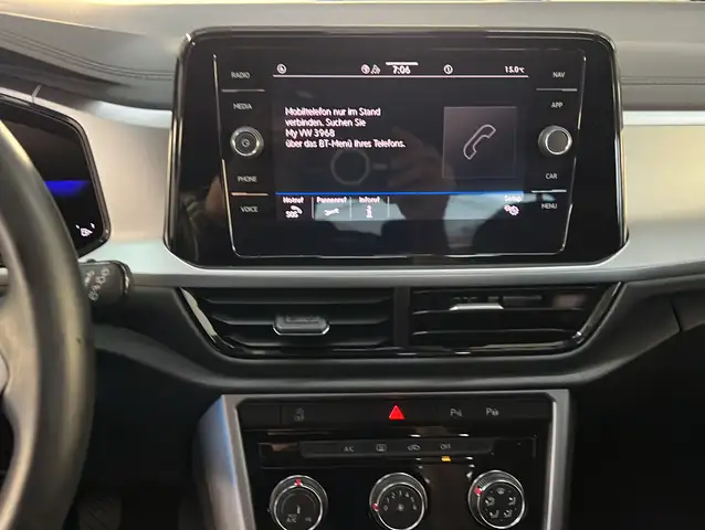 Volkswagen T-Roc view 10