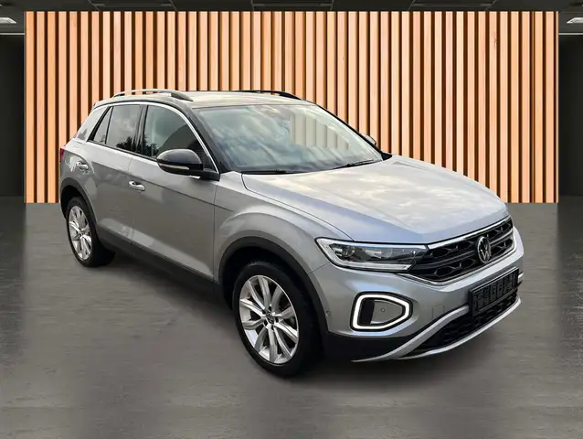 Volkswagen T-Roc view 21