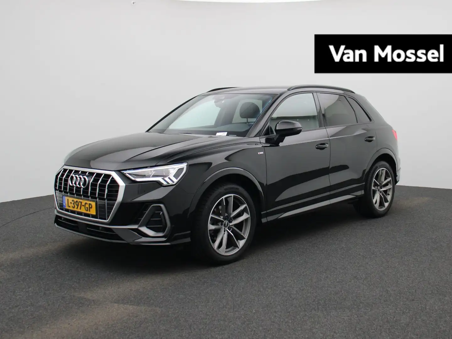 Audi Q3 35 TFSI S edition 150 PK Schwarz - 1
