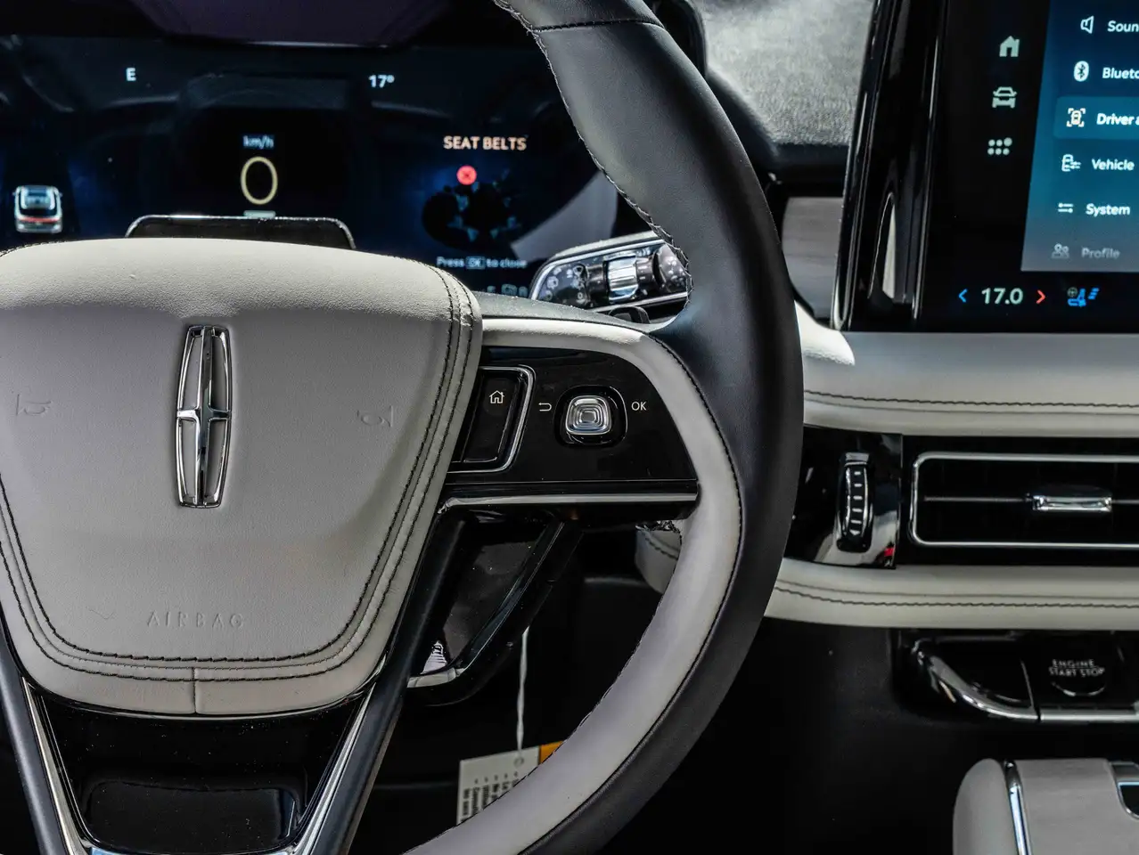 Lincoln Aviator снимка Lincoln Aviator