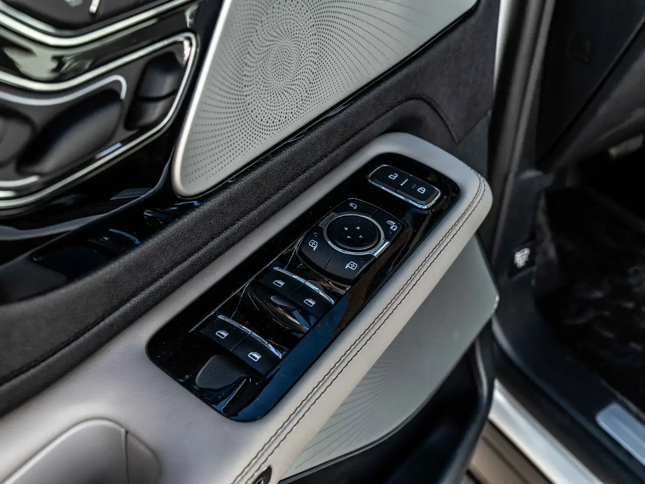 Lincoln Aviator снимка Lincoln Aviator
