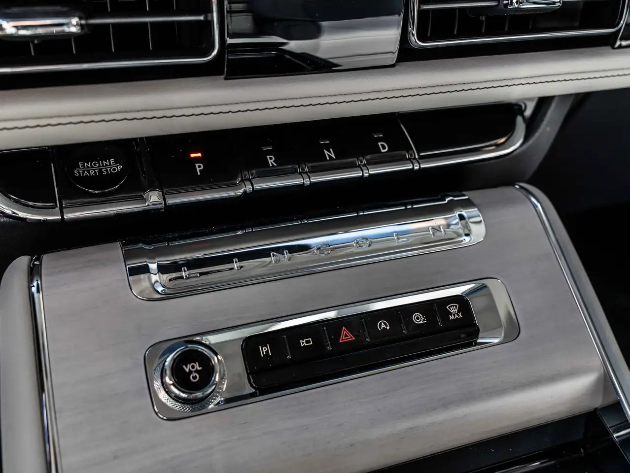 Lincoln Aviator снимка Lincoln Aviator