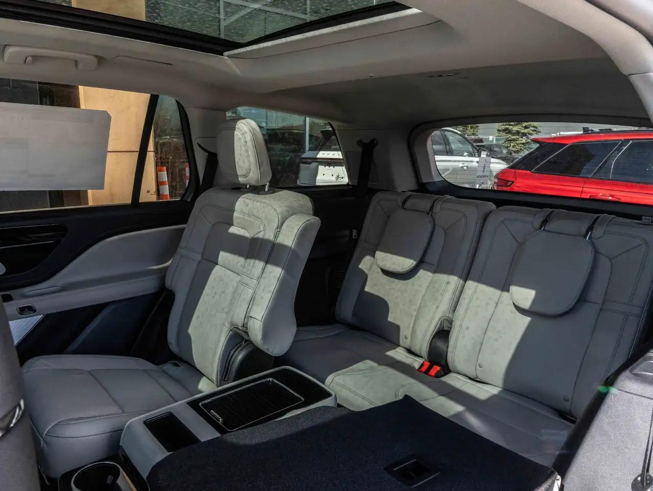 Lincoln Aviator снимка Lincoln Aviator