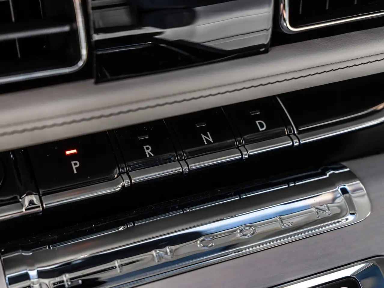 Lincoln Aviator снимка Lincoln Aviator