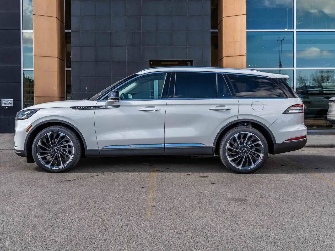 Lincoln Aviator снимка Lincoln Aviator