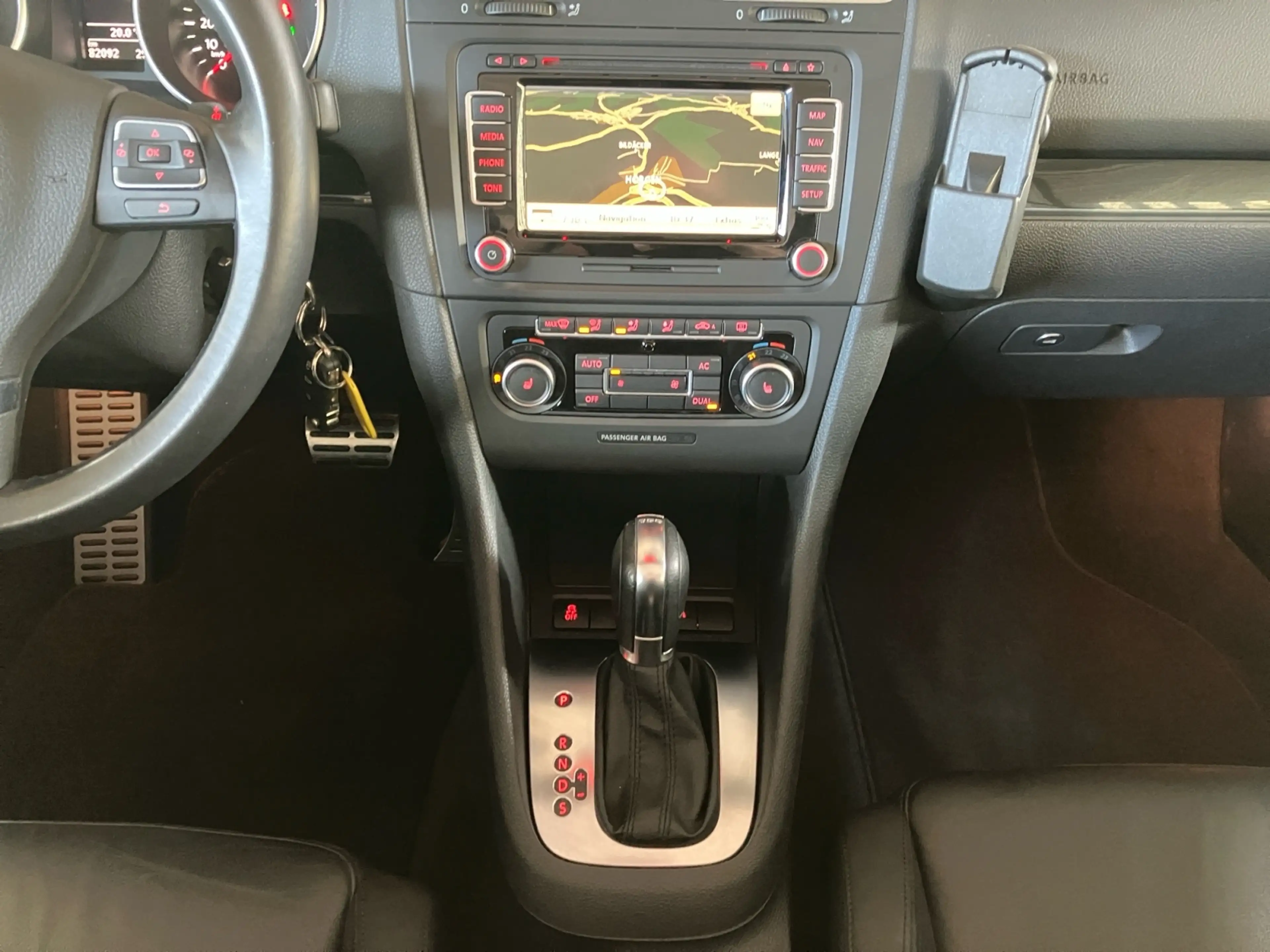 Volkswagen Golf Cabriolet 1.4 TSI DSG Xenon Navi PDC SHZ — photo 15