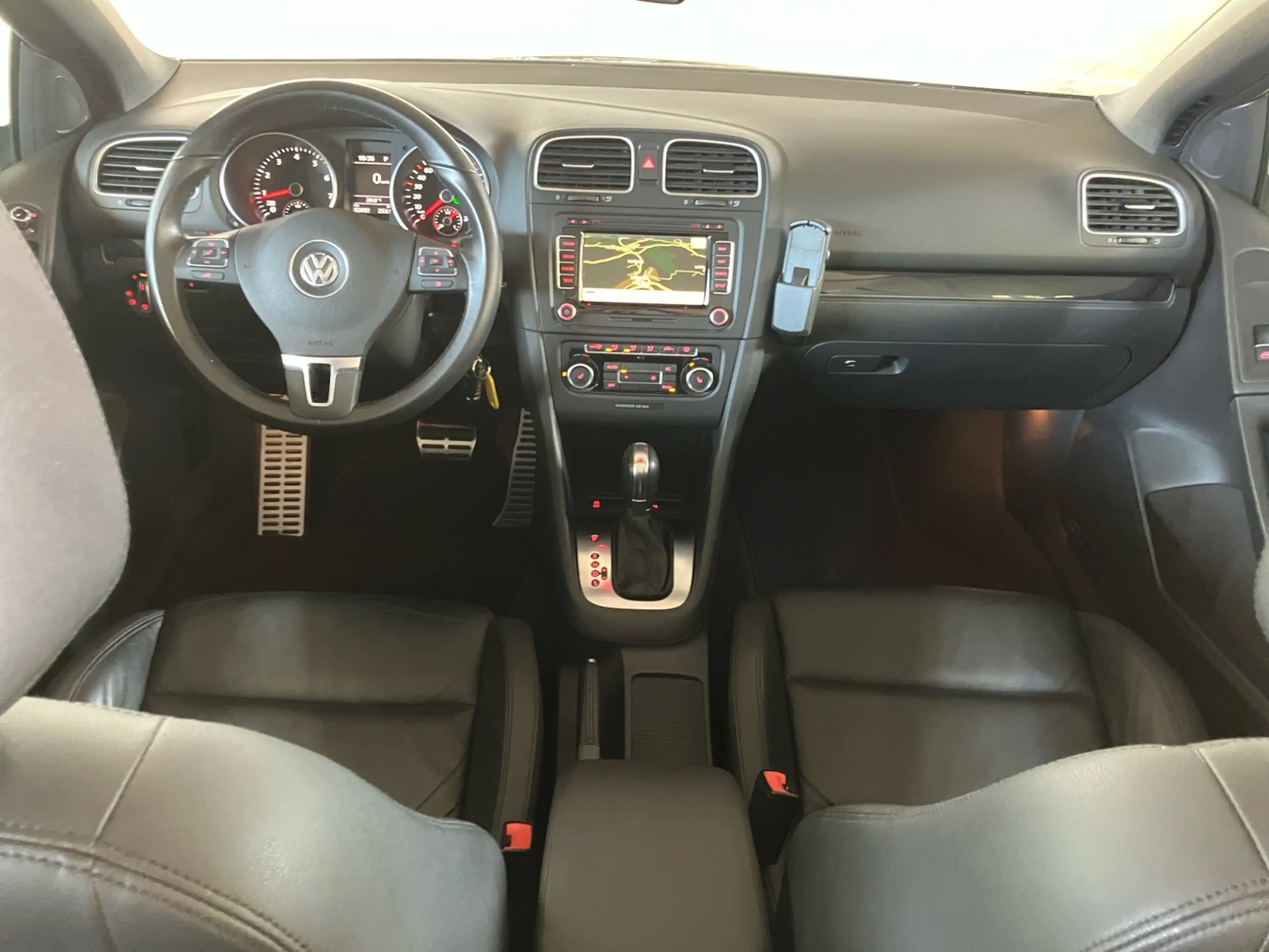 Volkswagen Golf Cabriolet 1.4 TSI DSG Xenon Navi PDC SHZ — photo 10