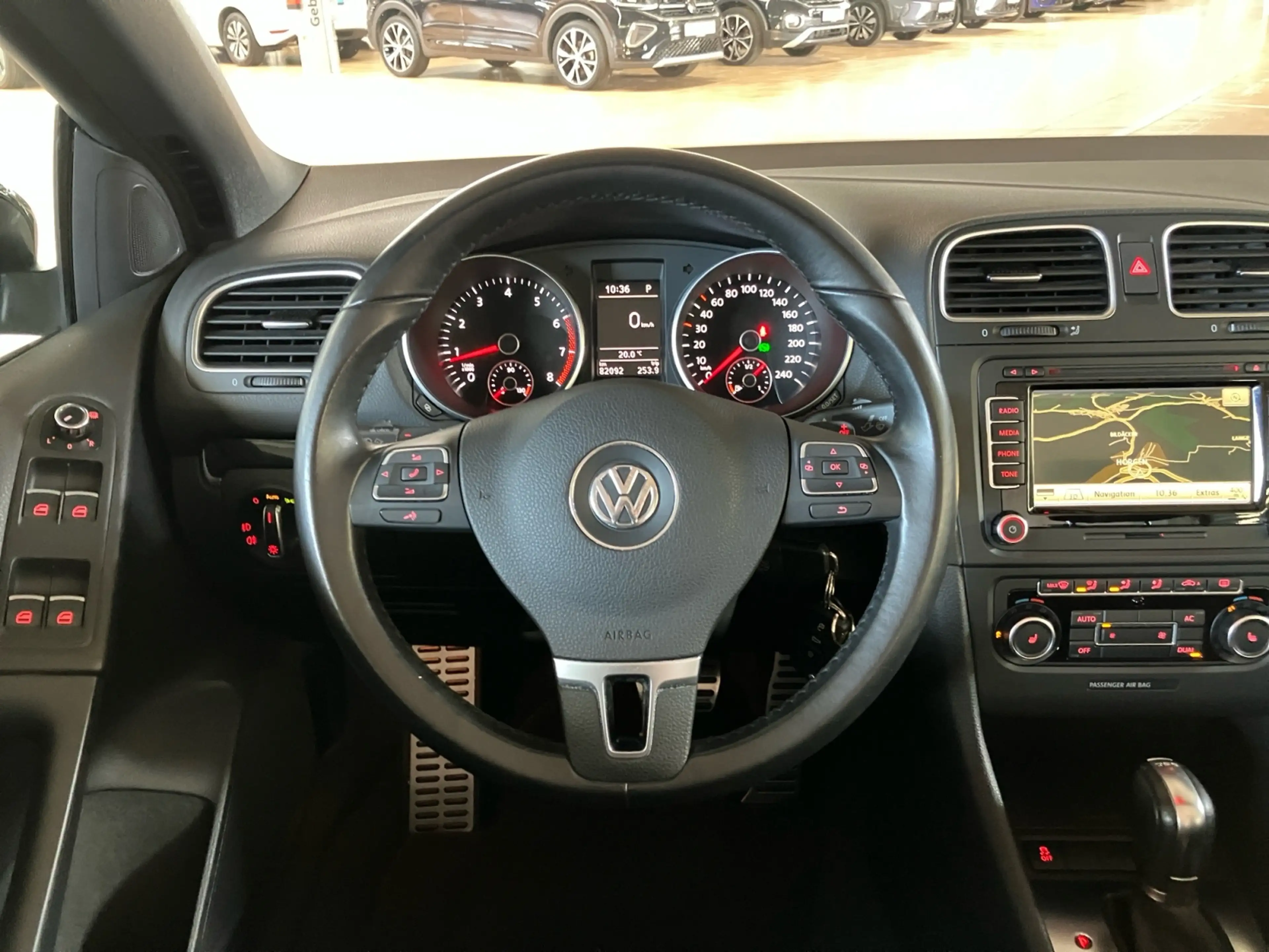 Volkswagen Golf Cabriolet 1.4 TSI DSG Xenon Navi PDC SHZ — photo 12