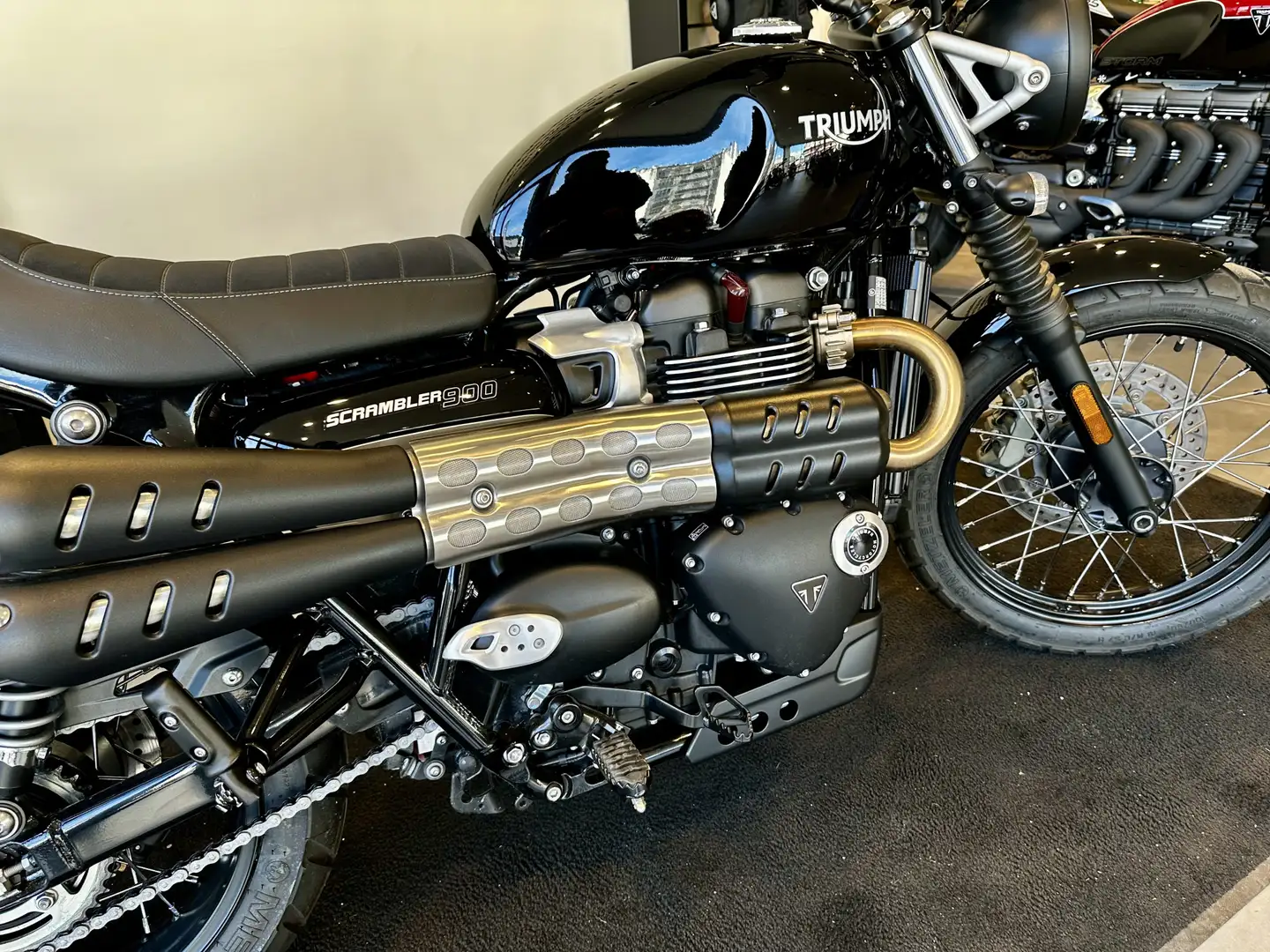 Triumph Scrambler Noir - 2