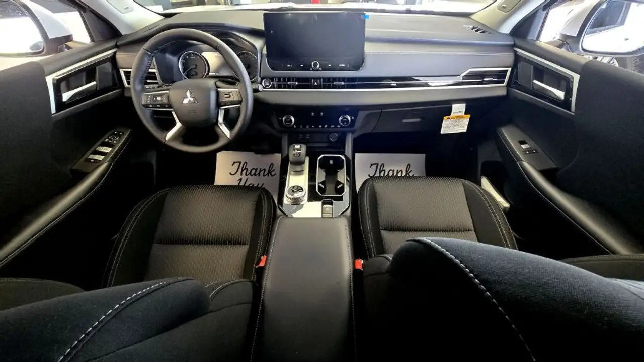 Mitsubishi Outlander снимка Mitsubishi Outlander