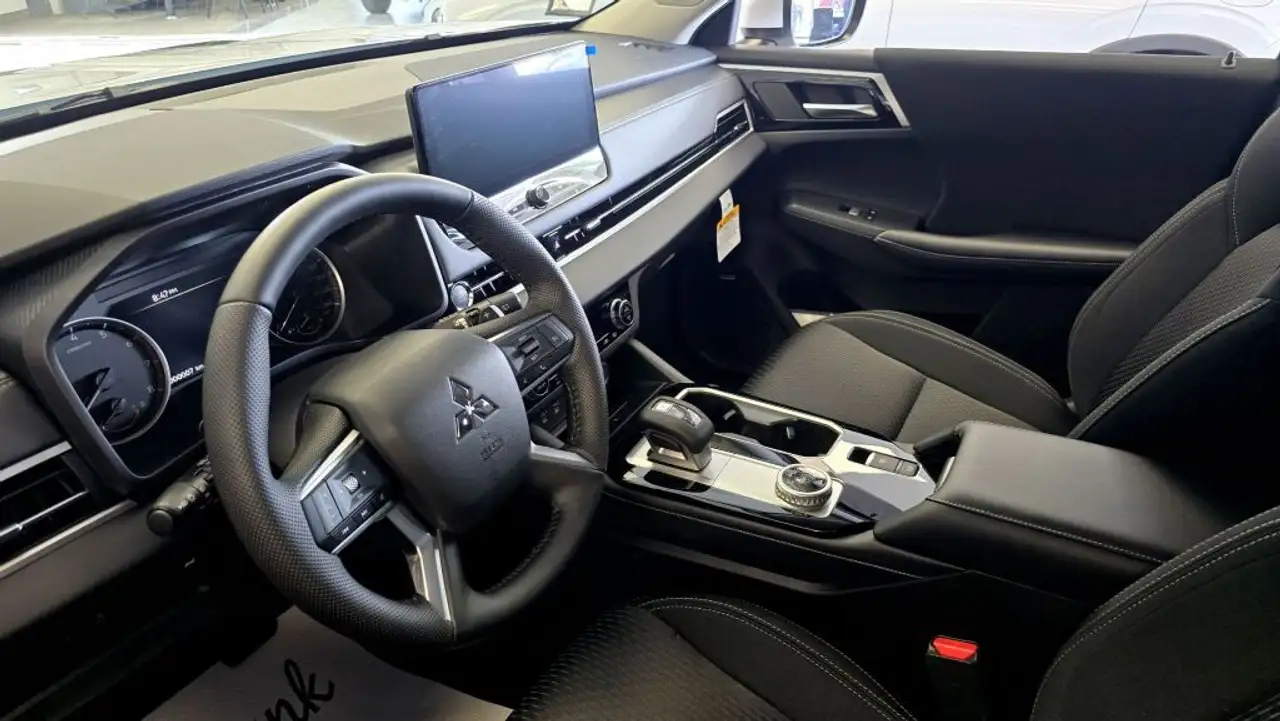 Mitsubishi Outlander снимка Mitsubishi Outlander
