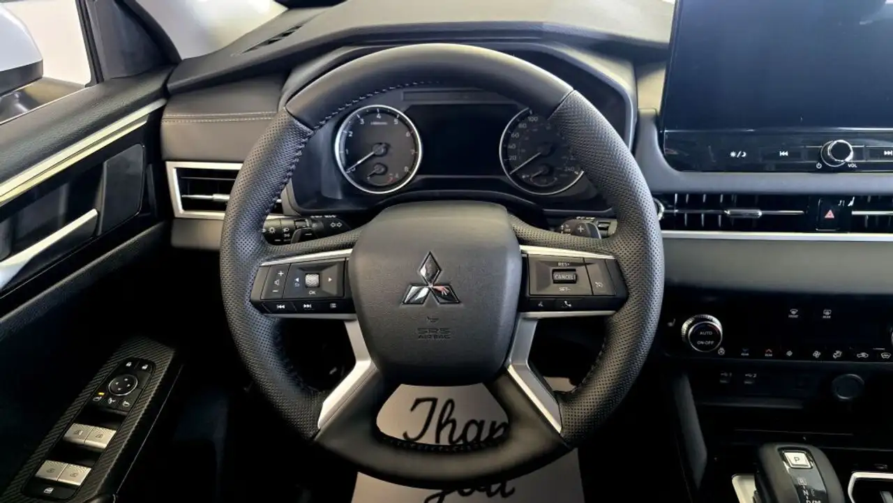 Mitsubishi Outlander снимка Mitsubishi Outlander