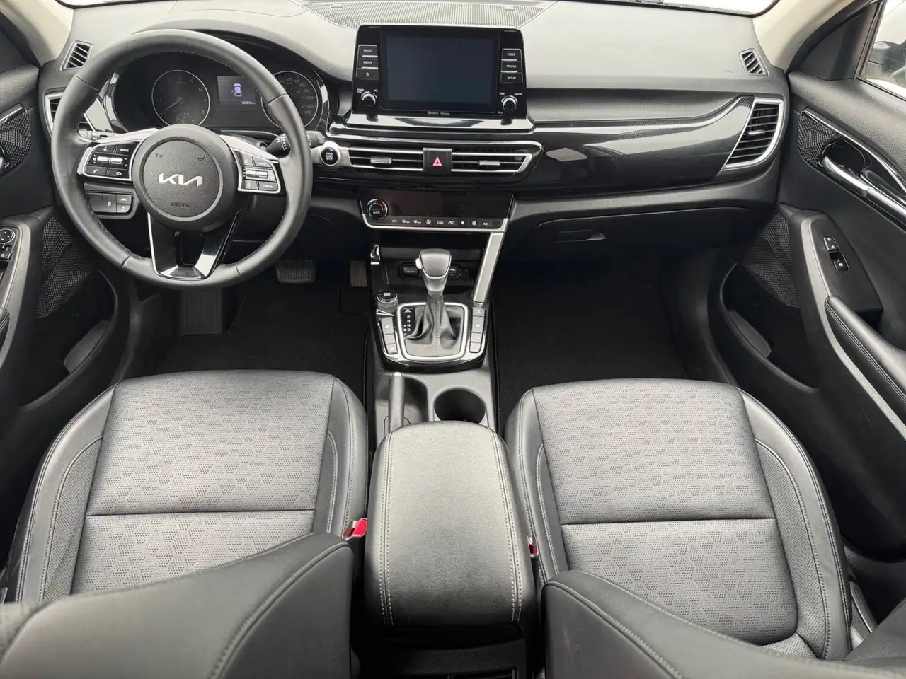 Kia Seltos снимка Kia Seltos