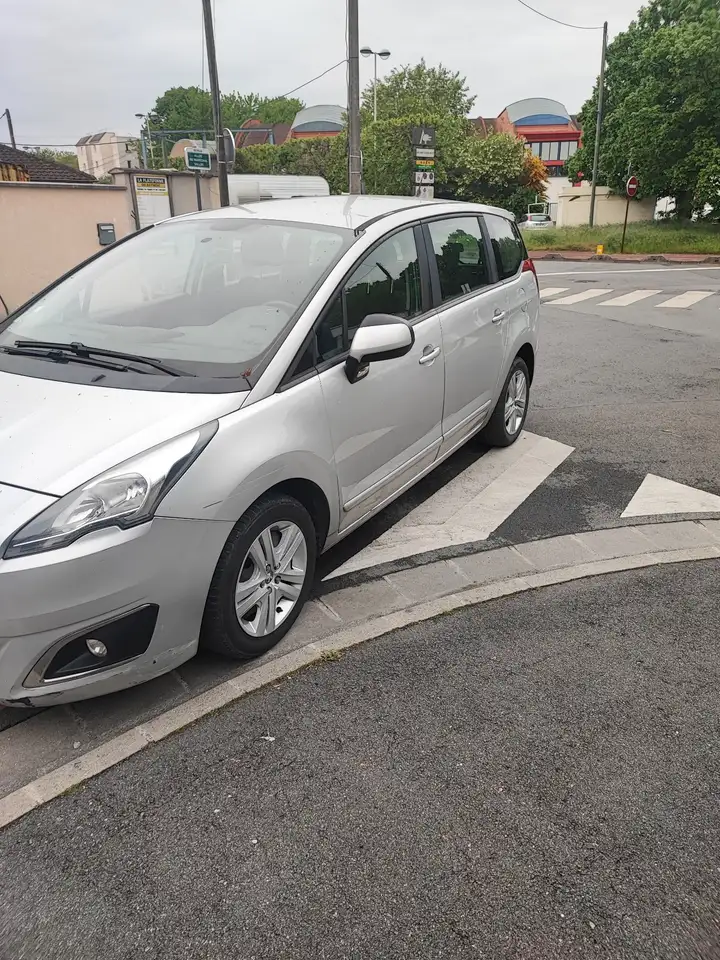 Peugeot 5008 1.6 BlueHDi 120ch S\u0026S EAT6 Active