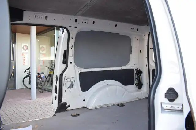 Volkswagen Caddy view 6