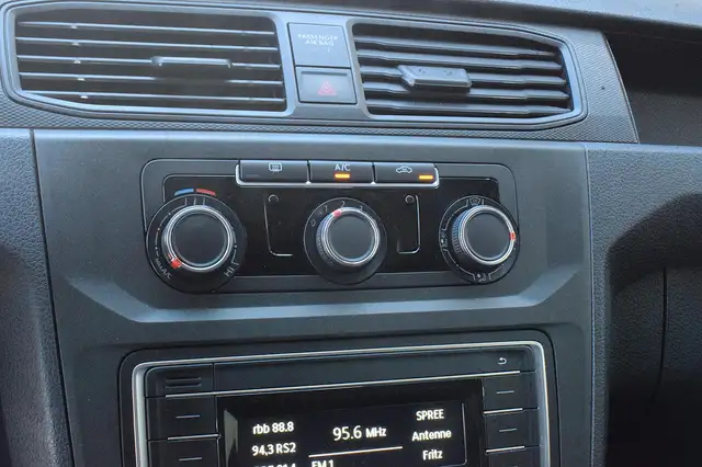 Volkswagen Caddy view 12