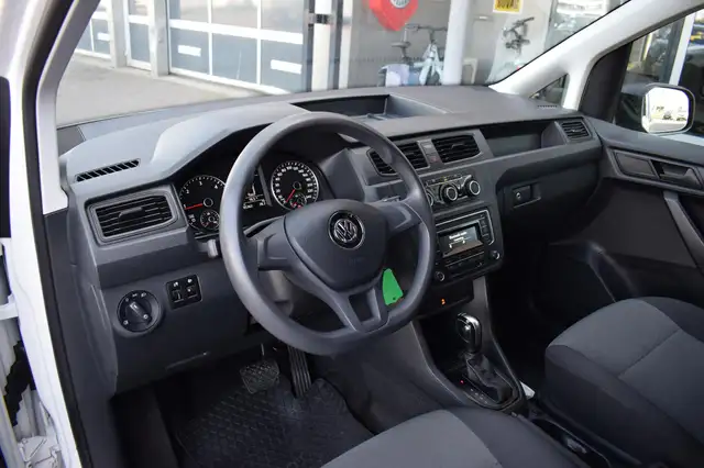 Volkswagen Caddy view 4