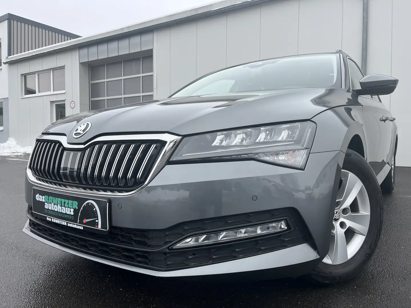 Skoda Superb Combi 2.0 TDI DSG Ambition 181€ m.20% Anz. AHK S Gris - 1