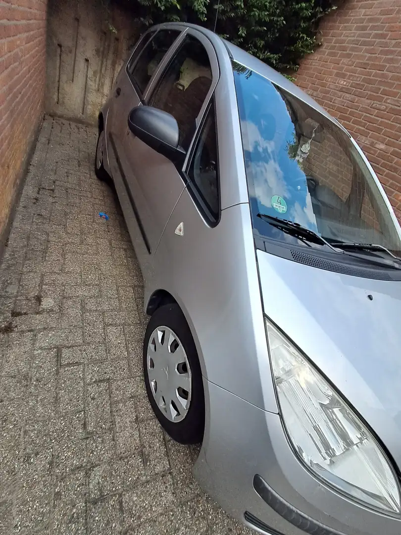Mitsubishi Colt 1.1 Incharge Gris - 2
