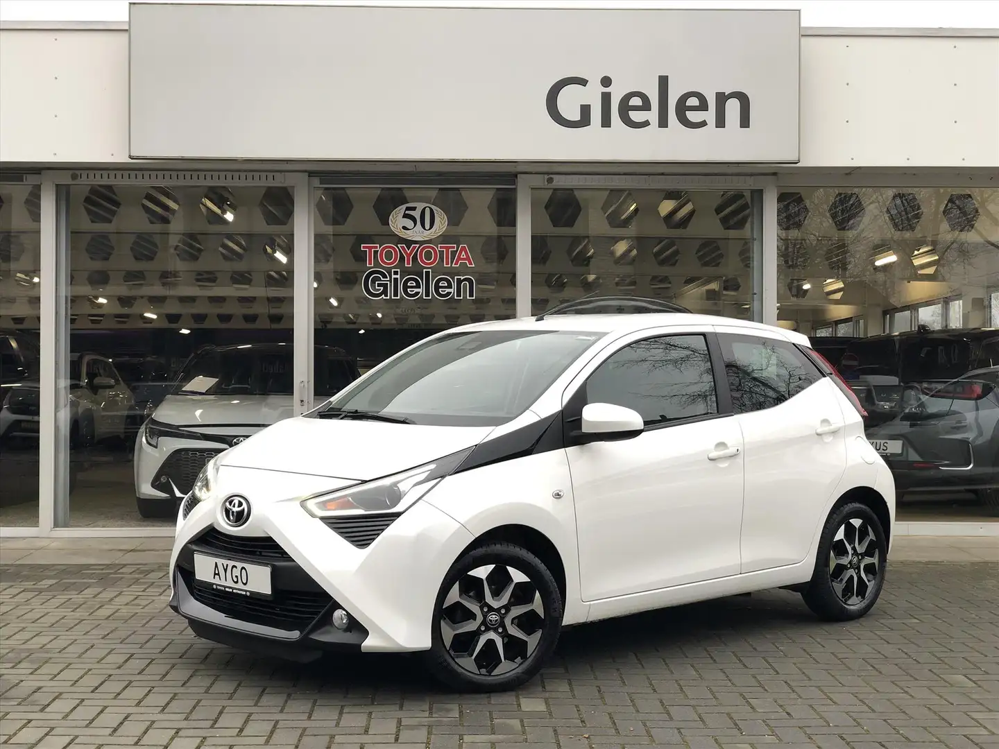Toyota Aygo 1.0 VVT-i 72pk 5D x-joy | Apple CarPlay/Android Au Wit - 1