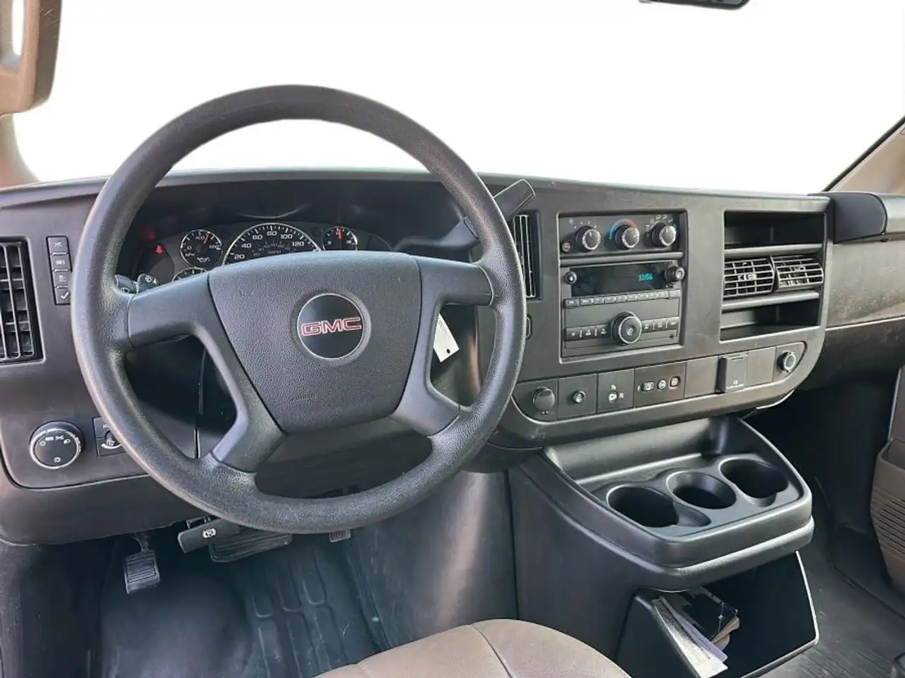 GMC Savana снимка GMC Savana