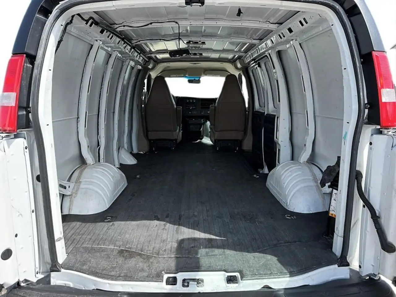 GMC Savana снимка GMC Savana