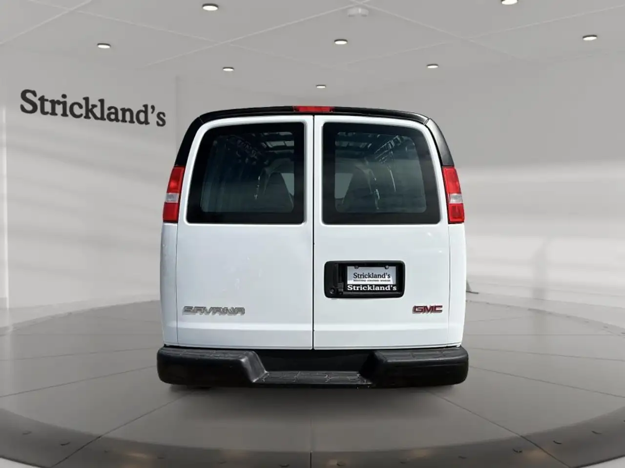 GMC Savana снимка GMC Savana