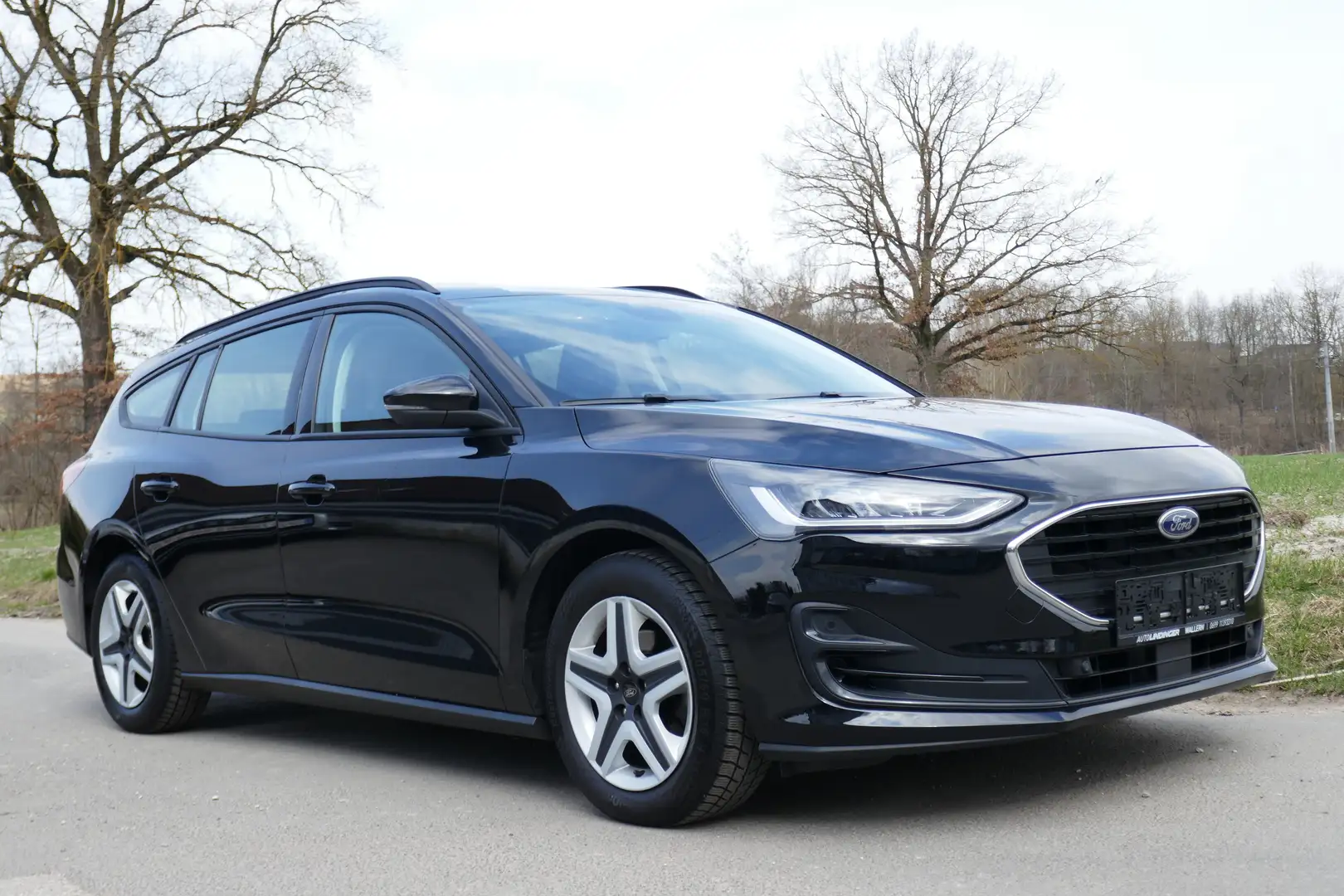 Ford Focus Cool&Connect Schwarz - 1