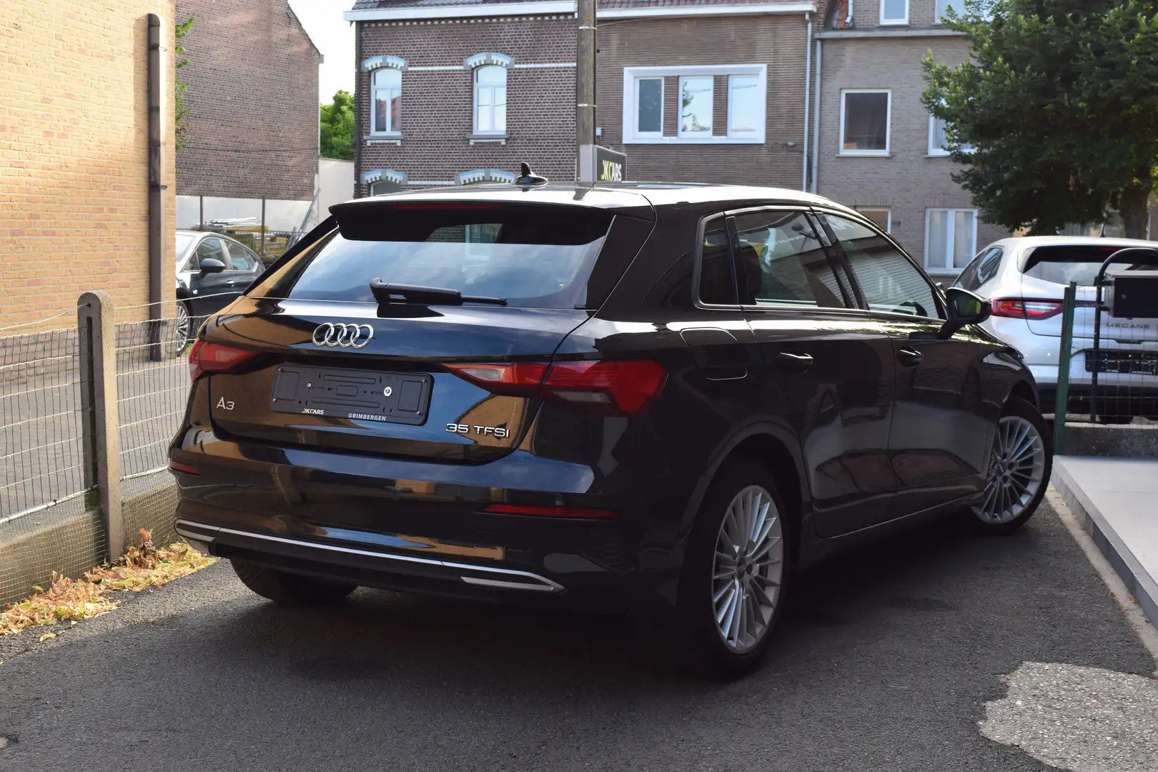 Audi A3 35 TFSI S-tronic M-HEV - NAVI / LED / ZETEL VERW Noir - 2