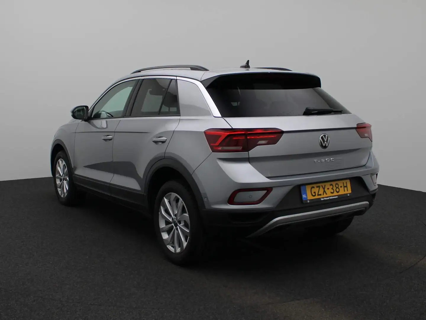 Volkswagen T-Roc 1.0 TSI Oranje Edition | Navigatie | Draadloze App Grijs - 2