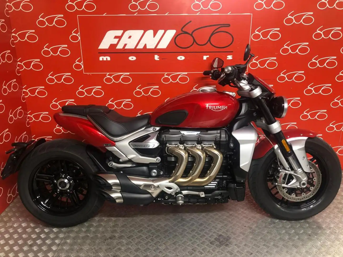 Triumph Rocket 3 R . Rood - 1