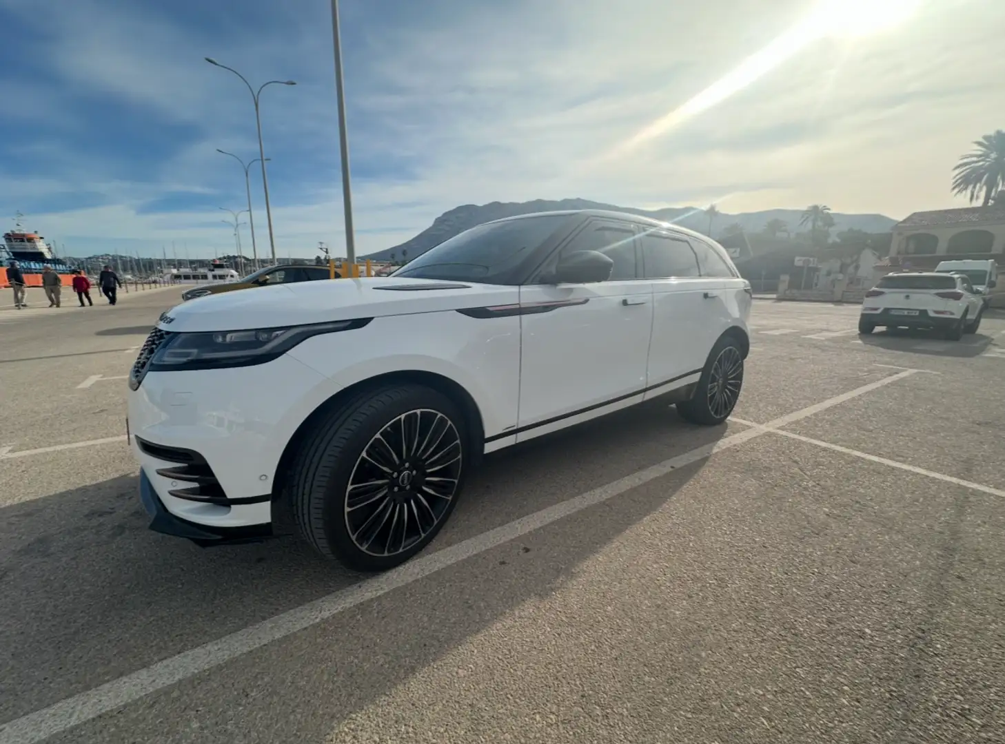 Land Rover Range Rover Velar Range Rover Velar 2.0D R-Dynamic HSE 4WD Aut. 240 R-Dynamic HSE Blanco - 2