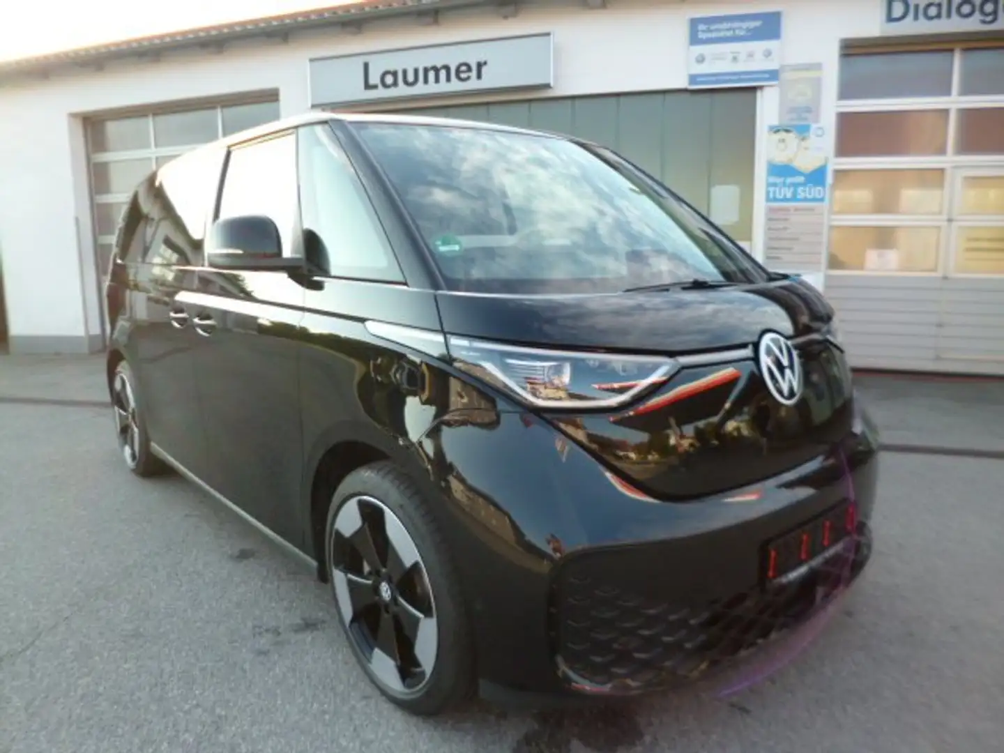 Volkswagen ID. Buzz 150 kW Pro AHK elektr. Sitze, Navi, IQ Light, Schwarz - 1