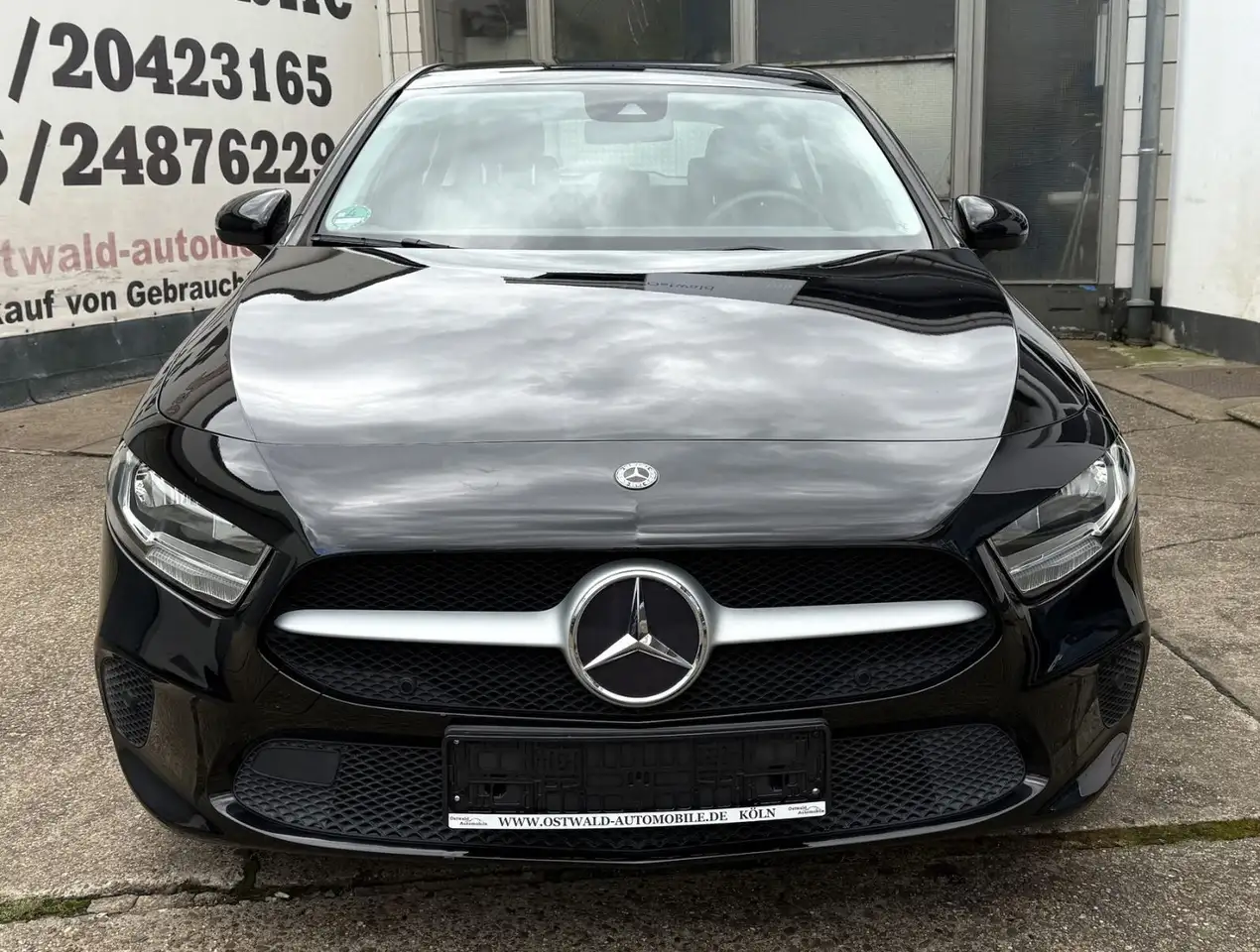 Mercedes-Benz A 180 d MBUX NAVI 1.Hand SHZ ALU - 52000km — photo 1 of 14