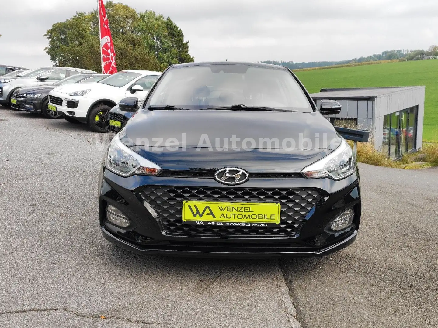 Hyundai i20 YES! *SH*KAM*PDC*CARPLAY*LENKRADHEIZUNG* Schwarz - 2