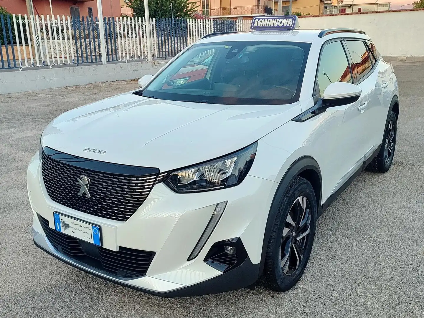 Peugeot 2008 1.2 Allure con 25.000km Bianco - 1