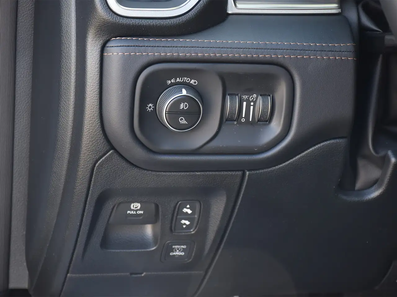 RAM 1500 снимка RAM 1500
