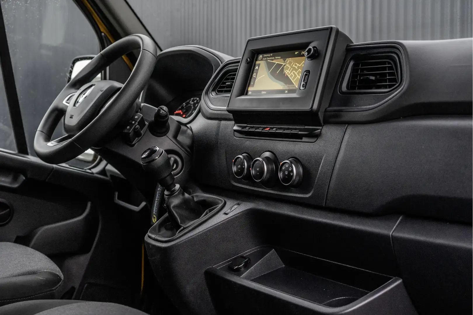Renault Master 2.3 dCi L2H2 | Euro 6 | 136 PK | Cruise | Airco | Jaune - 2