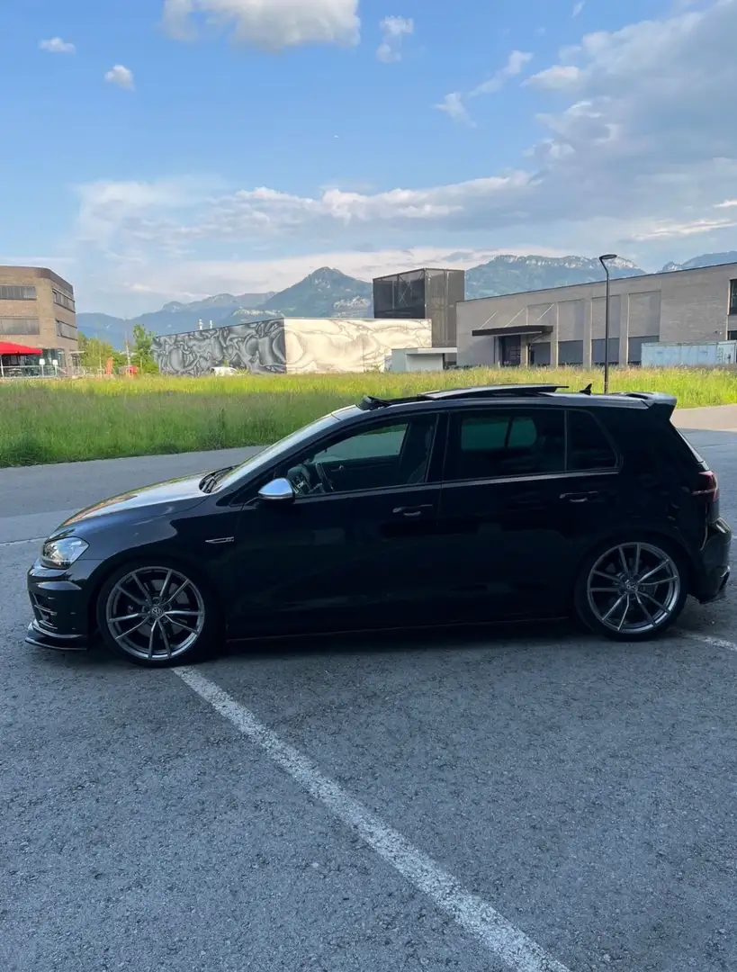 Volkswagen Golf R - 1